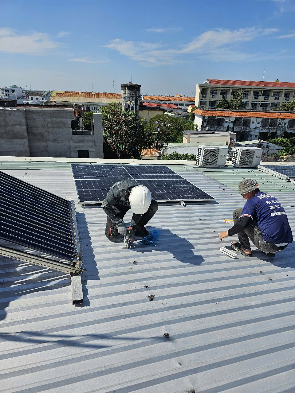 Lắp đặt máy nước nóng năng lượng mặt trời